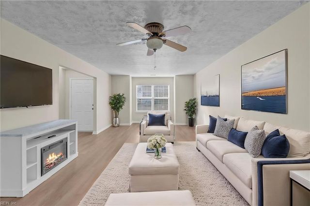 746 Kings Ridge DR, Newport News, VA 23608