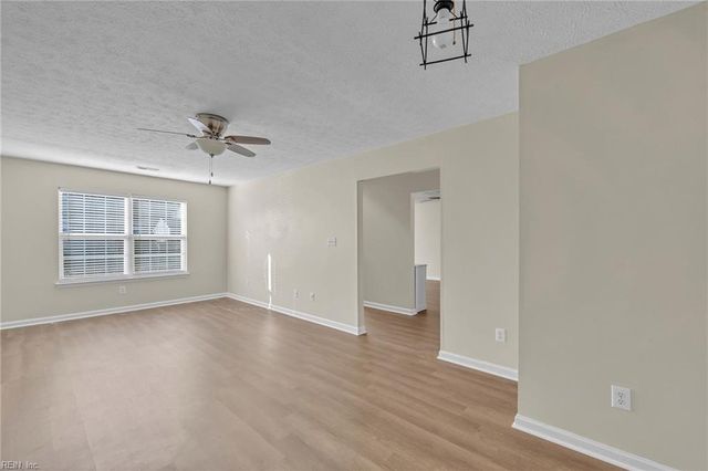 746 Kings Ridge DR, Newport News, VA 23608