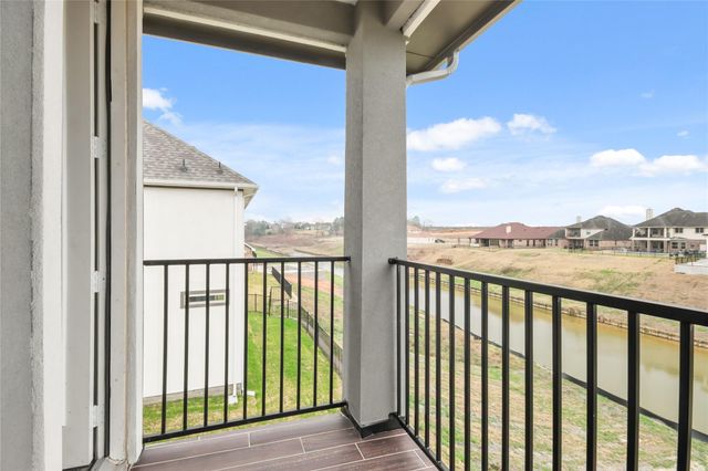 132 Peninsula Point Drive, Montgomery, TX 77356