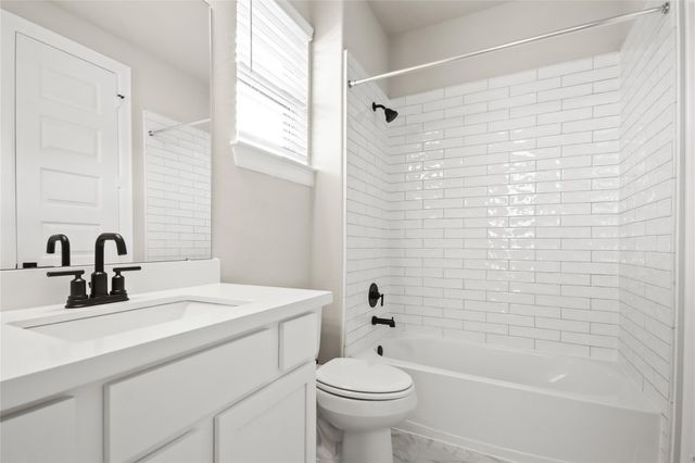 132 Peninsula Point Drive, Montgomery, TX 77356