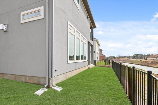 132 Peninsula Point Drive, Montgomery, TX 77356