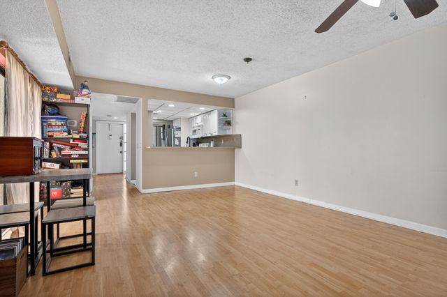 1340 E Golfview Drive, Pembroke Pines, FL 33026