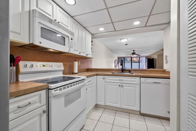 1340 E Golfview Drive, Pembroke Pines, FL 33026