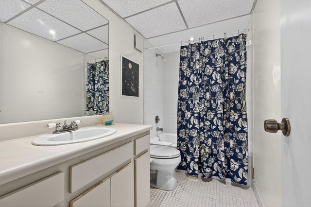 1340 E Golfview Drive, Pembroke Pines, FL 33026