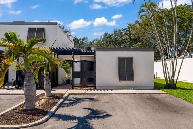 1340 E Golfview Drive, Pembroke Pines, FL 33026