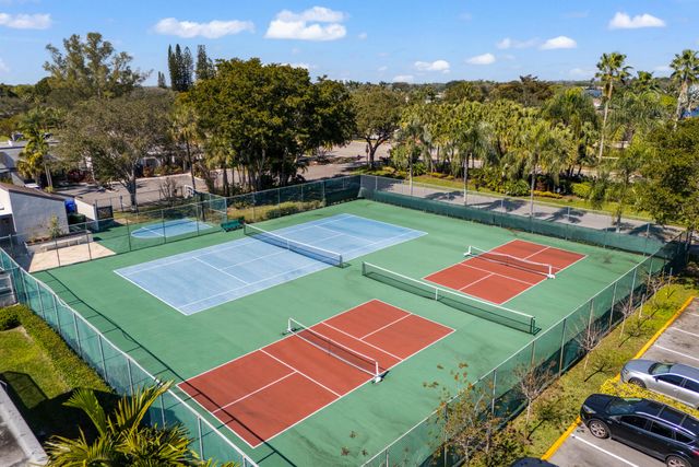 1340 E Golfview Drive, Pembroke Pines, FL 33026