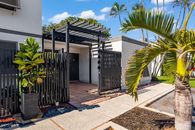 1340 E Golfview Drive, Pembroke Pines, FL 33026