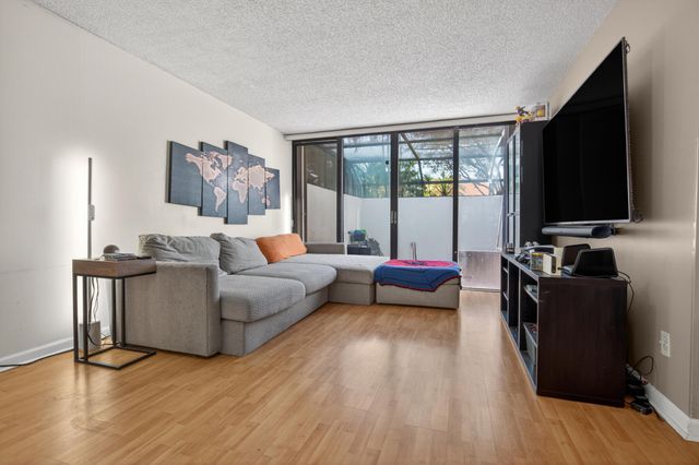 1340 E Golfview Drive, Pembroke Pines, FL 33026