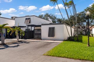 1340 E Golfview Drive, Pembroke Pines, FL 33026