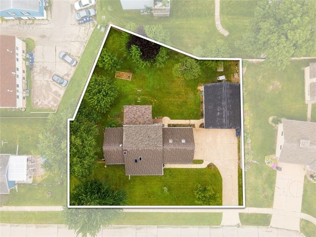 3106 Hogan Avenue NW, Cedar Rapids, IA 52405