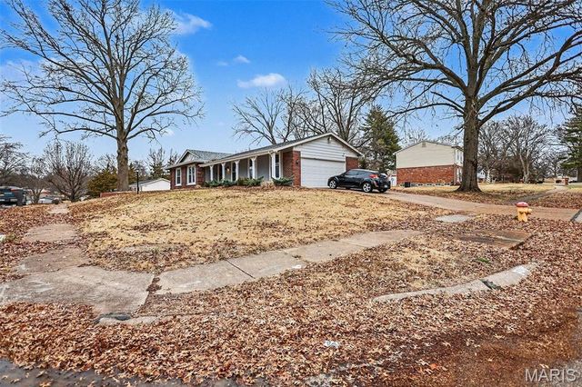 11720 Sheffield Drive, Florissant, MO 63033