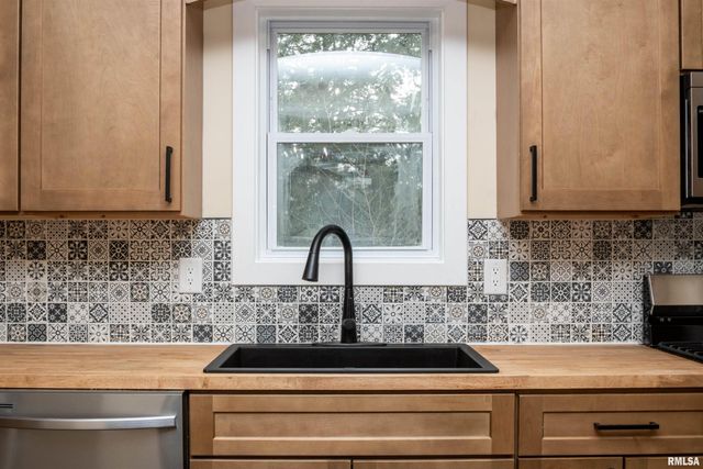 7113 S DEPOT Street, Bartonville, IL 61607