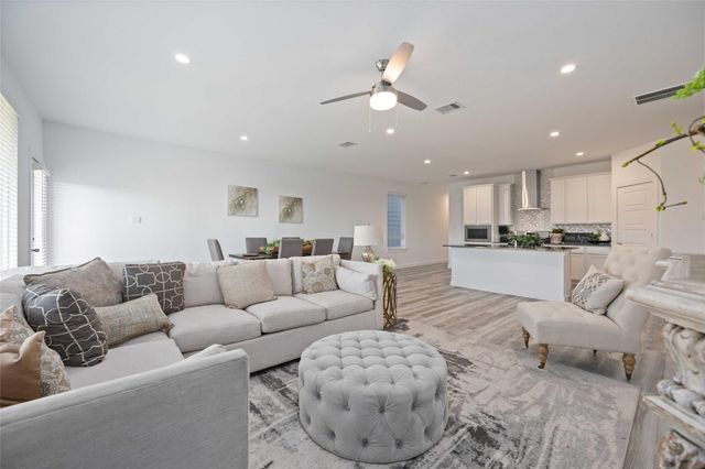 3245 Summercrisp Hollow Lane, Pearland, TX 77581