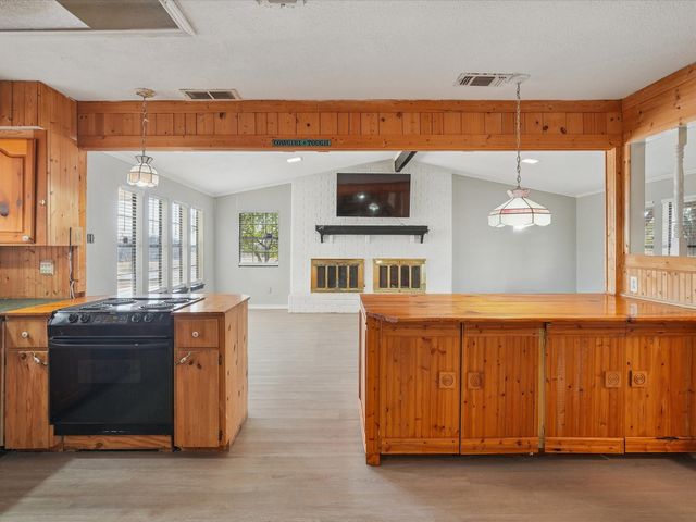 175 Creekview Drive E, Red Oak, TX 75154