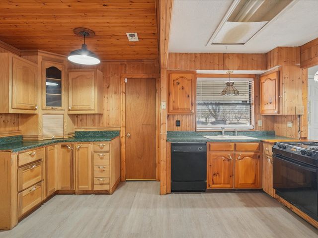 175 Creekview Drive E, Red Oak, TX 75154