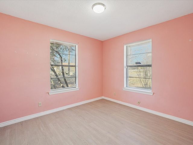 175 Creekview Drive E, Red Oak, TX 75154