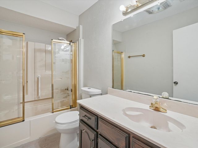 175 Creekview Drive E, Red Oak, TX 75154