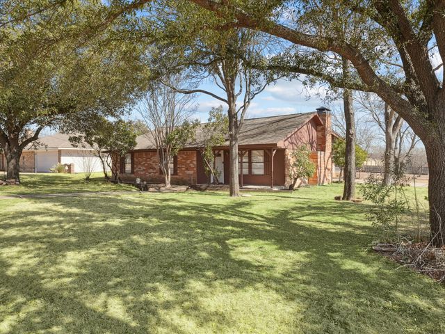 175 Creekview Drive E, Red Oak, TX 75154