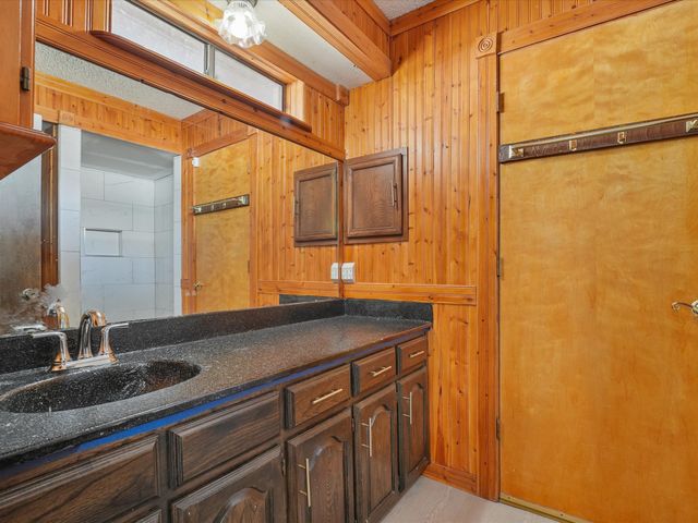 175 Creekview Drive E, Red Oak, TX 75154