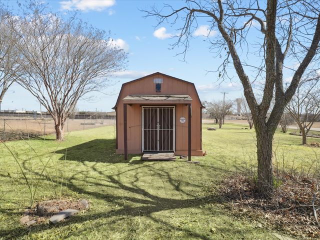 175 Creekview Drive E, Red Oak, TX 75154