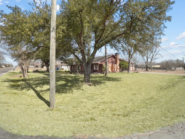 175 Creekview Drive E, Red Oak, TX 75154