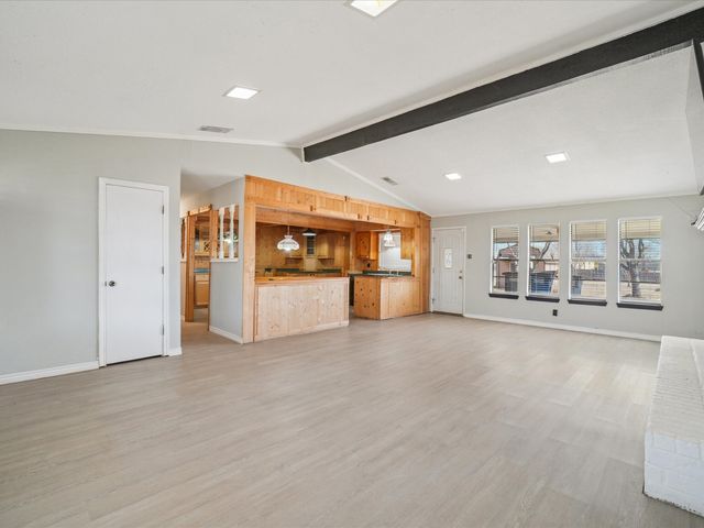 175 Creekview Drive E, Red Oak, TX 75154