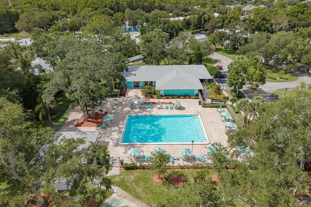 3295 FOX CHASE CIRCLE N 207, Palm Harbor, FL 34683