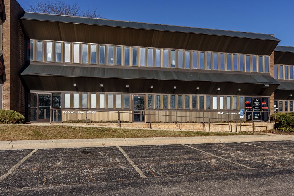 4855 E State Street 16B, Rockford, IL 61108