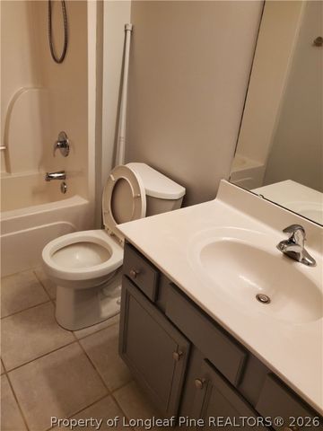 5613 EDWIN DEAVER Drive, Hope Mills, NC 28348