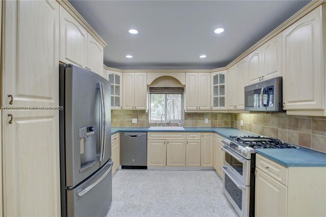 616 SW 11th Court, Fort Lauderdale, FL 33315