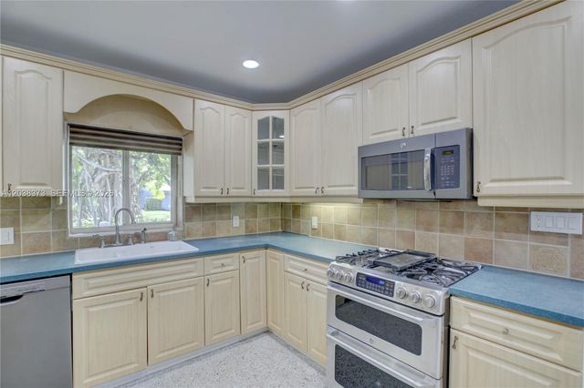 616 SW 11th Court, Fort Lauderdale, FL 33315