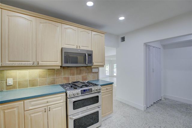 616 SW 11th Court, Fort Lauderdale, FL 33315