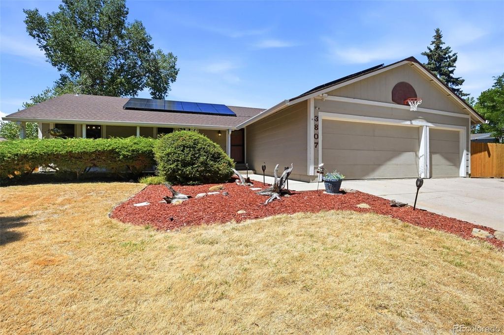 Image 1 of property listing at 3807 S Olathe Circle, Aurora, CO 80013