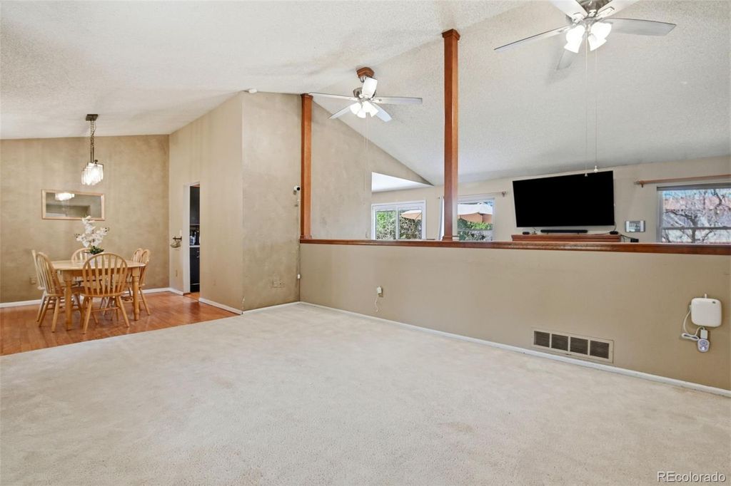 Image 2 of property listing at 3807 S Olathe Circle, Aurora, CO 80013