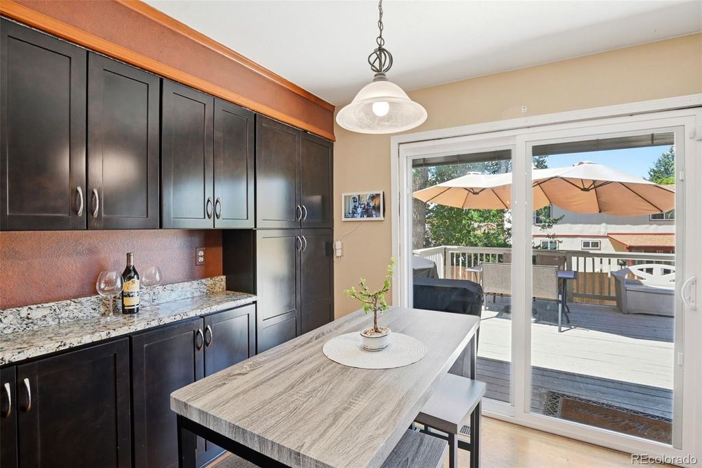 Image 11 of property listing at 3807 S Olathe Circle, Aurora, CO 80013