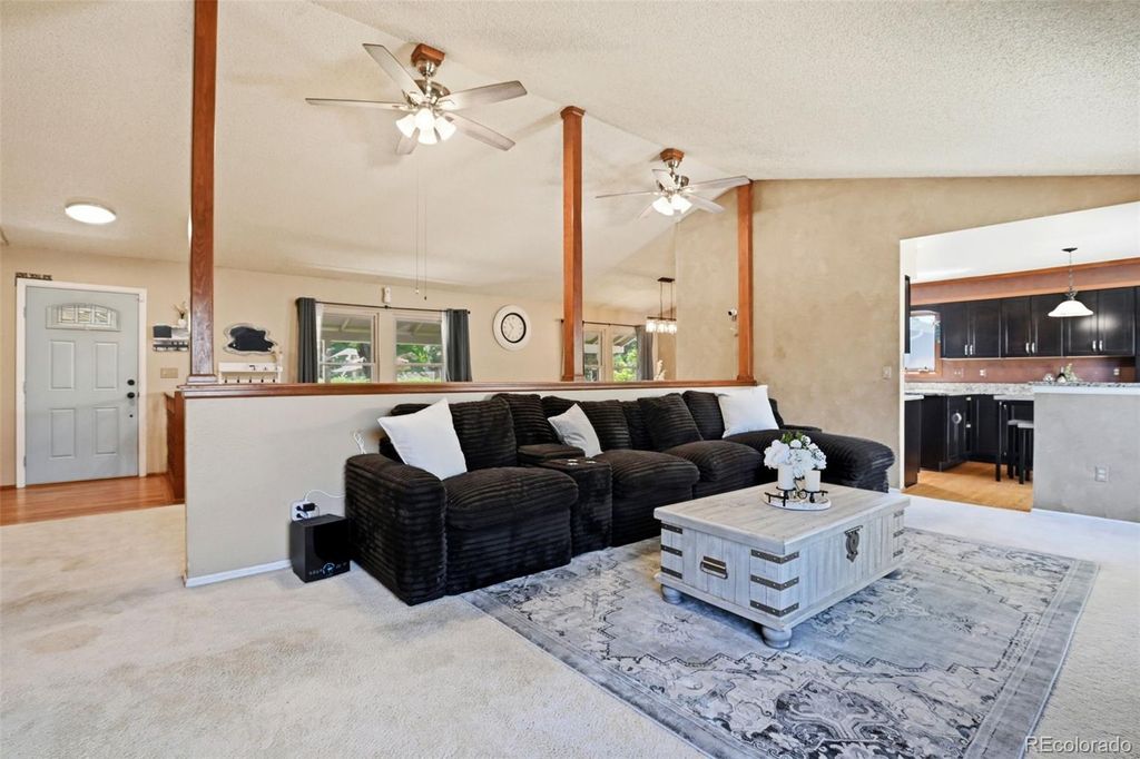 Image 15 of property listing at 3807 S Olathe Circle, Aurora, CO 80013