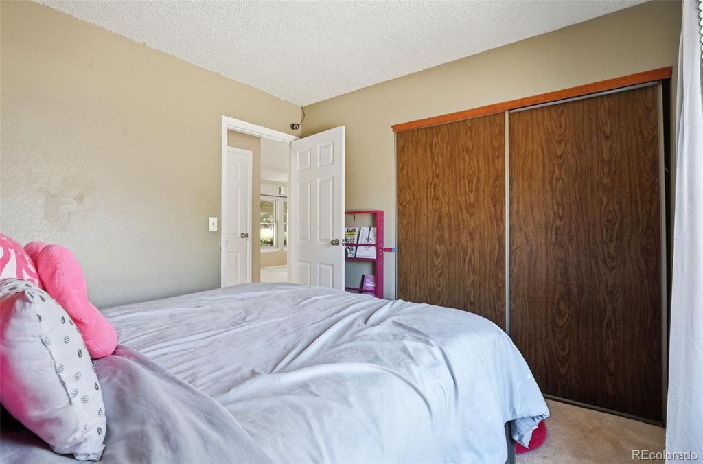 Image 18 of property listing at 3807 S Olathe Circle, Aurora, CO 80013