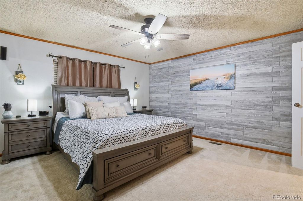 Image 22 of property listing at 3807 S Olathe Circle, Aurora, CO 80013