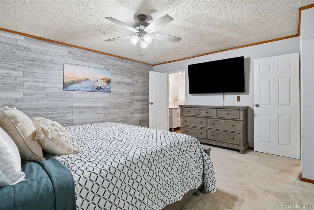 Image 23 of property listing at 3807 S Olathe Circle, Aurora, CO 80013
