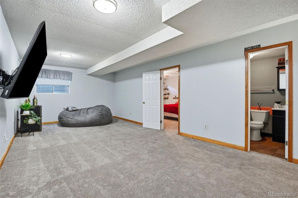 Image 26 of property listing at 3807 S Olathe Circle, Aurora, CO 80013
