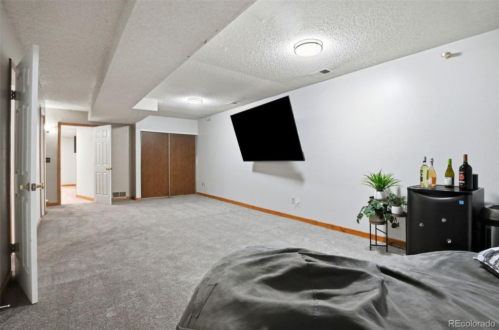 Image 27 of property listing at 3807 S Olathe Circle, Aurora, CO 80013
