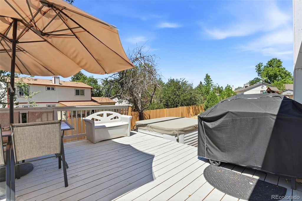 Image 37 of property listing at 3807 S Olathe Circle, Aurora, CO 80013