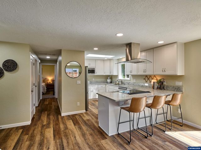 323 S 2nd St, Jefferson, OR 97352