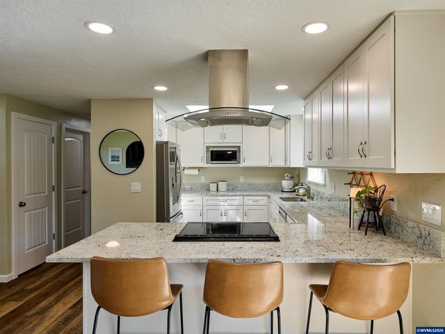 323 S 2nd St, Jefferson, OR 97352