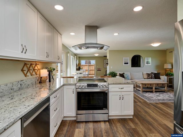 323 S 2nd St, Jefferson, OR 97352