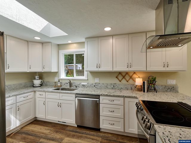 323 S 2nd St, Jefferson, OR 97352