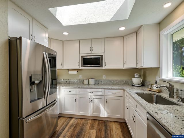 323 S 2nd St, Jefferson, OR 97352