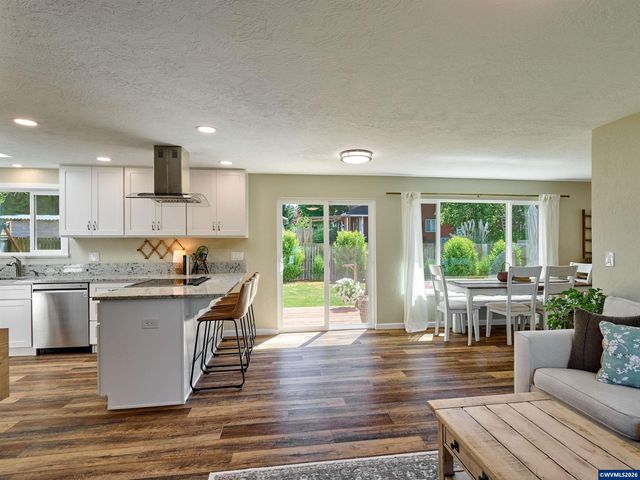 323 S 2nd St, Jefferson, OR 97352