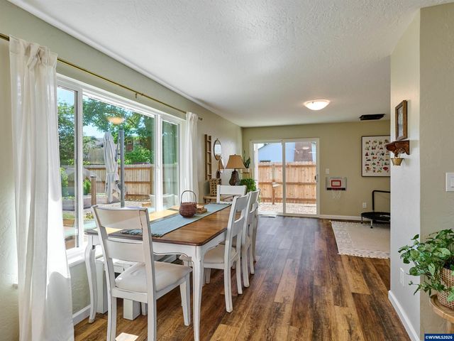 323 S 2nd St, Jefferson, OR 97352