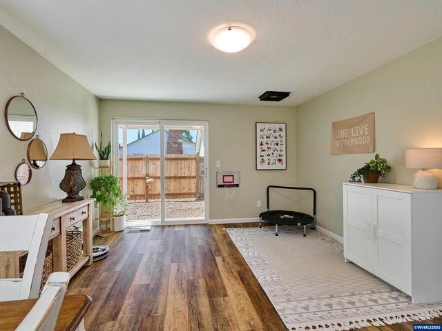323 S 2nd St, Jefferson, OR 97352